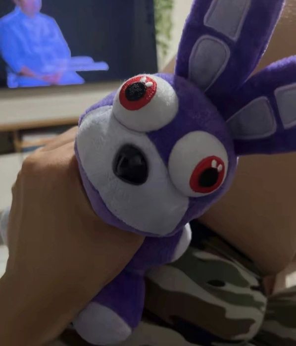 Fioletowy pluszak fnaf bonnie