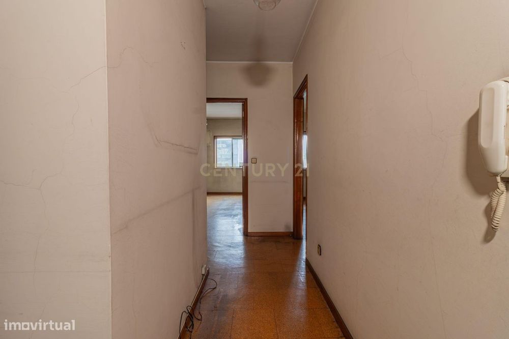 Apartamento T1 em Braga, Maximinos para recuperar - Oportunidade Única
