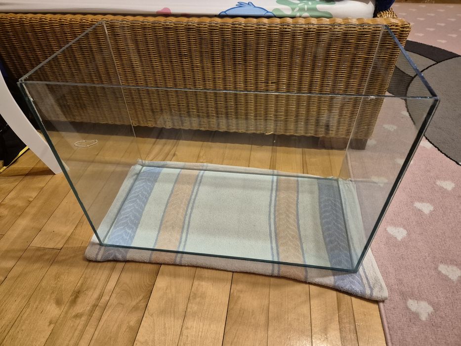 Zbiornik ok 60 litrow pojemności, 60 x 28 x 40 cm, stan bardzo dobry!