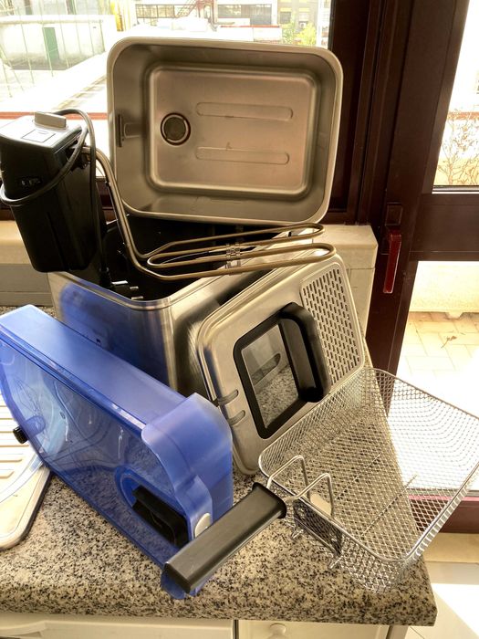 Fritadeira Tefal Oleoclean Inox & Design FR8040 – 3,5L, 2300W