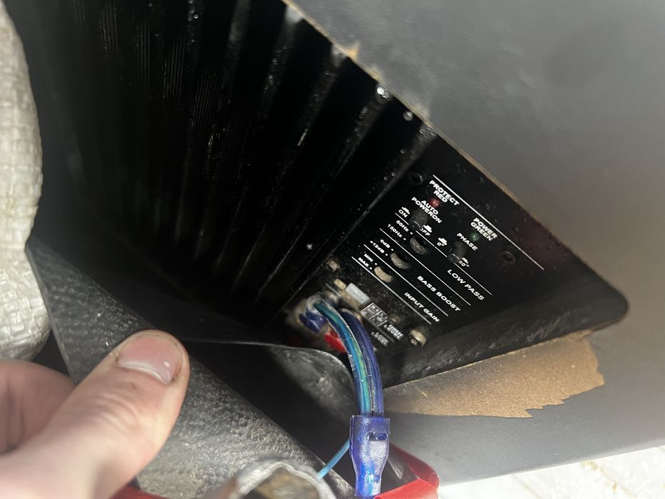 Активний сабвуфер