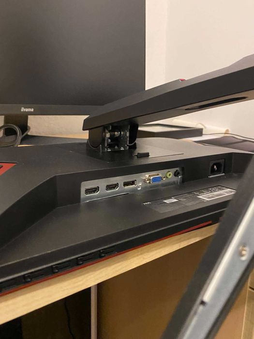 Monitor AOC 24G2SPAE/BK 24,5 cala z pękniętą matrycą