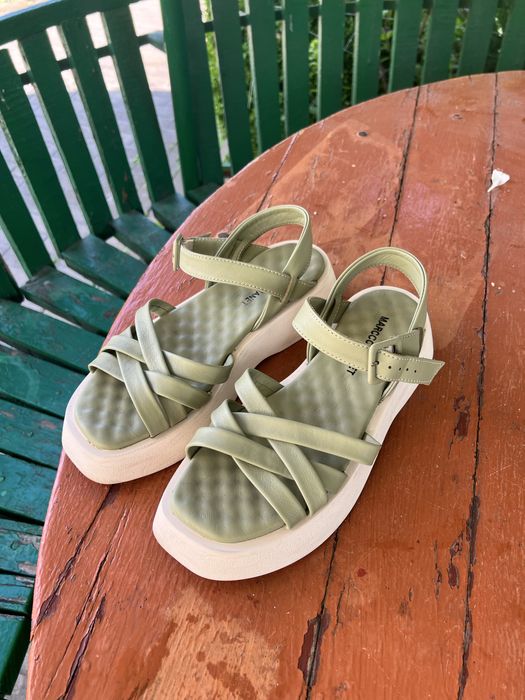 Босоніжки молодіжні