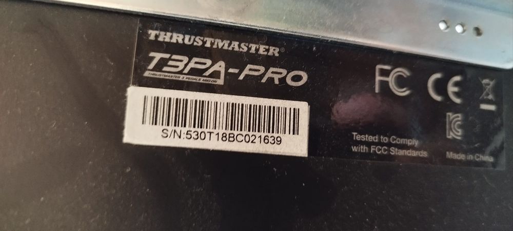 Pedais Thrustmaster