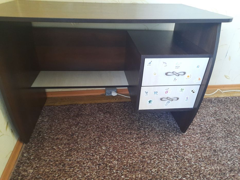 Стіл письмовий з шухлядками