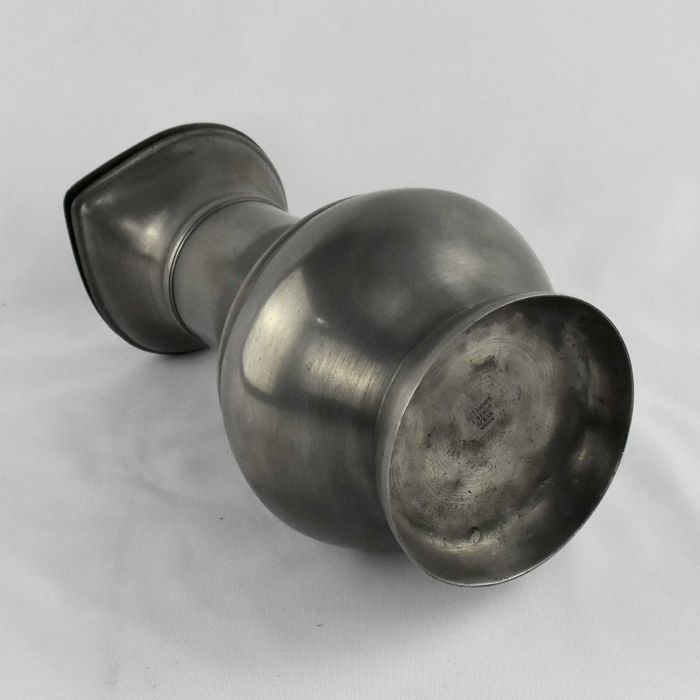 Jarro com tampa e bandeja em estanho puro I. Benor