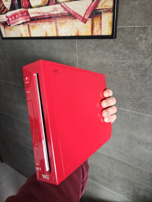 Wii vermelha + 2 comandos