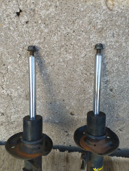 Передние стойки Skoda Octavia A5