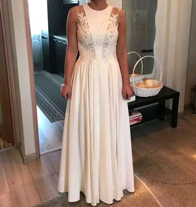 Suknia ślubna z bolerkiem 36