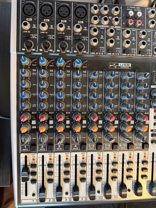 Behringer Xenyx X1622USB + Case Thomann