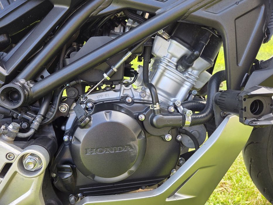 Honda Cb125R imaculada