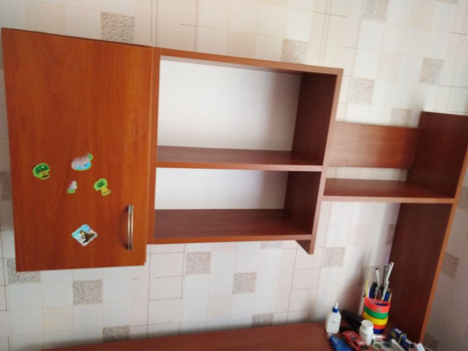 Стіл письмовий в ідеальному стані