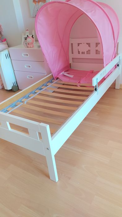 Cama de criança IKEA Kritter com estrado, colchão e dossel
