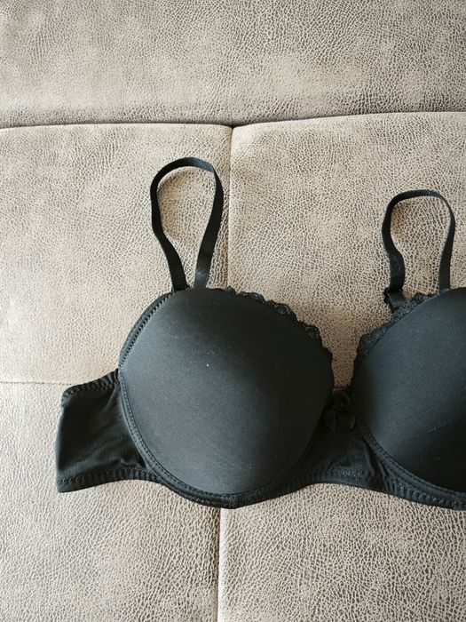 Чорний бюстгальтер Naviale LB.03.001 розмір 75B