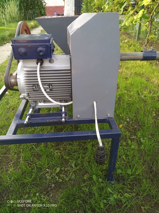 Прес для паливних брикетів