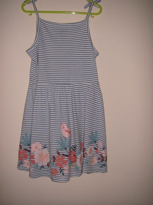 Vestidos Verão Criança H&M T122/128 e Riscas T/6 Anos
