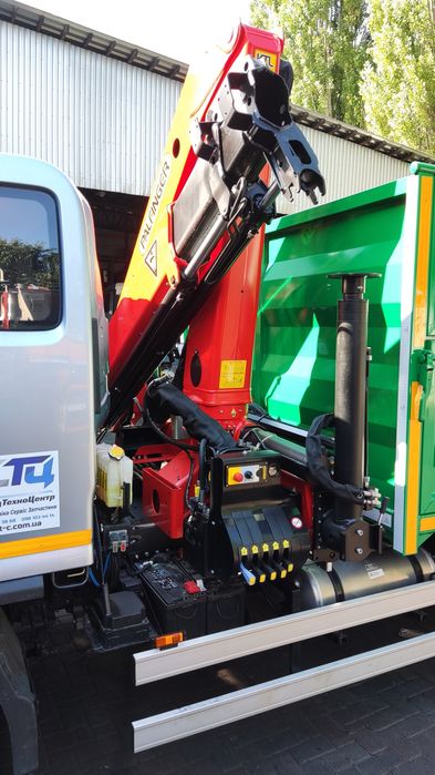 Самоскид з КМУ, самосвал, кран-маніпулятор, КМУ