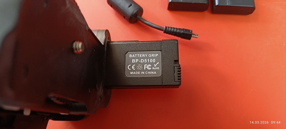 Батарейный блок с зарядкой и 3 аккум nikon d5100, 5200, 5300 цена 1800