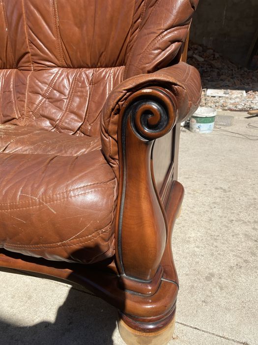 Sofa em pele usado
