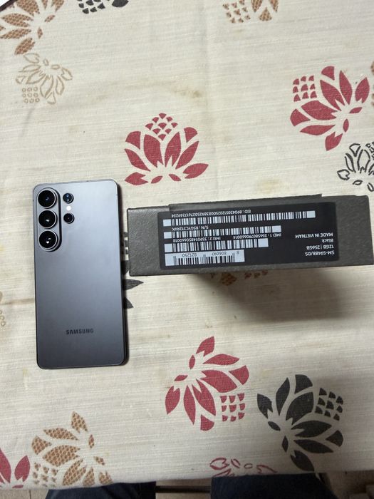 Samsung S26 Ultra, preto, com 12/256 GB de memória , como novo, com factura e garantia nacional de 3 anos.