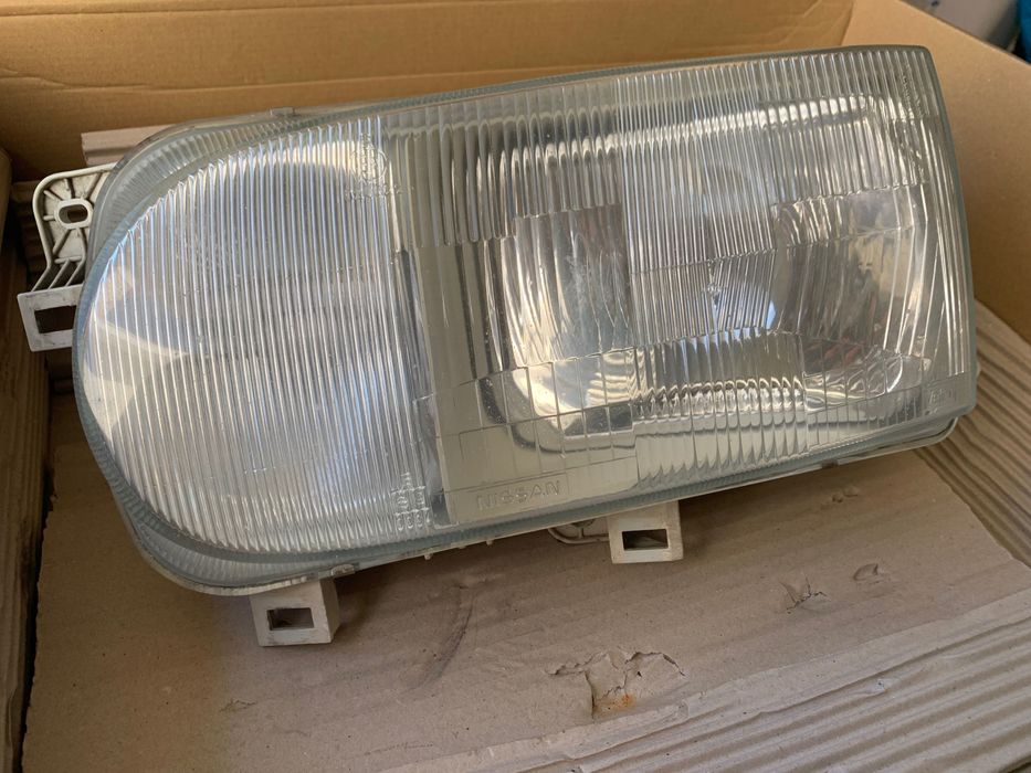Farol Optica Nissan Vannete Esquerdo