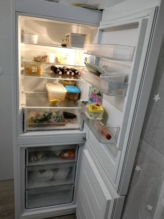 Frigorífico com pouco tempo de uso