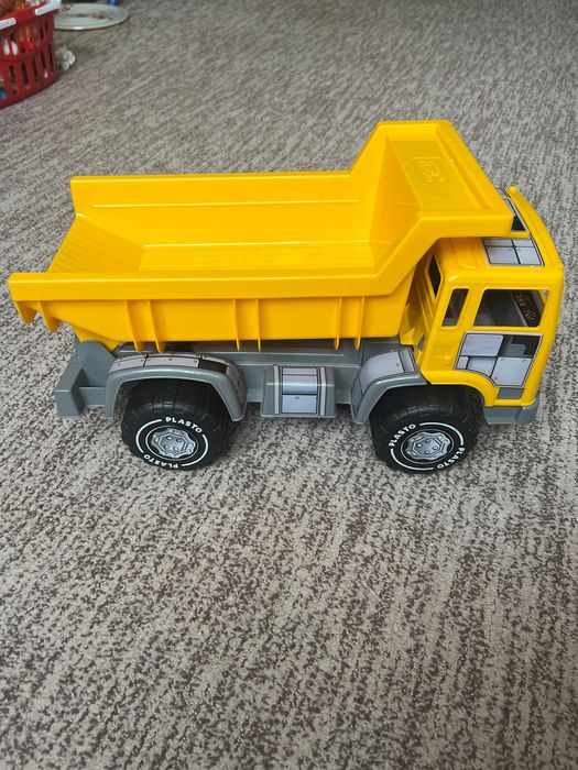 Грузовик большой состояние отличное