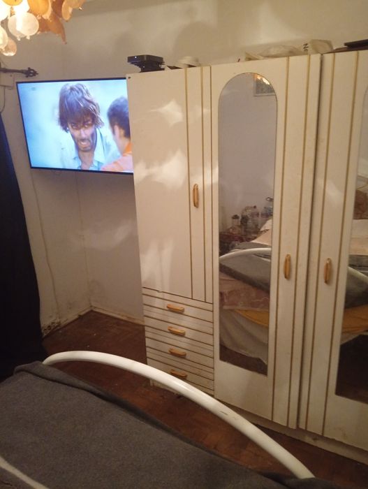 Mobília de casal em bom estado