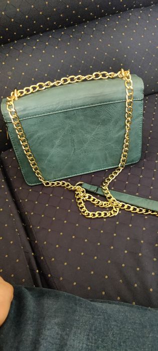 Mala Verde Petróleo com Detalhe Dourado – Muito Elegante