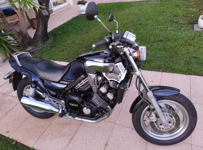 Yamaha FZX 750 azul, 95 Cv