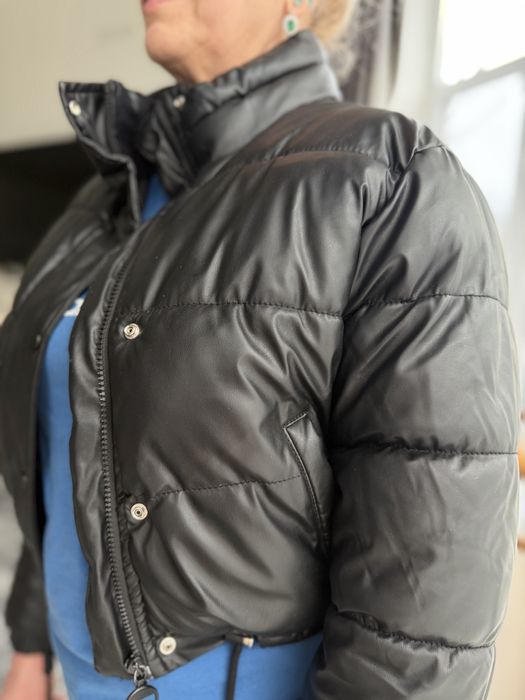 Продам курику женскаю зара оч оч тепоы ка вы ффффы