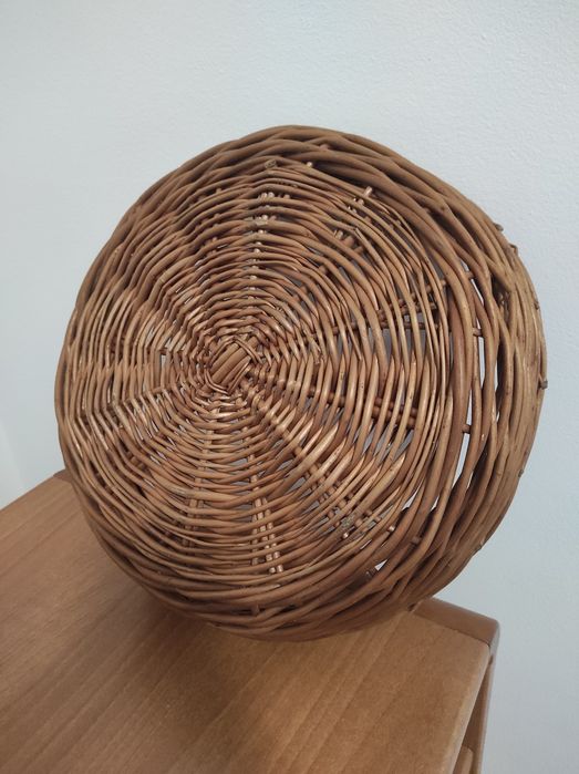 Płaski kosz wiklinowy, taca