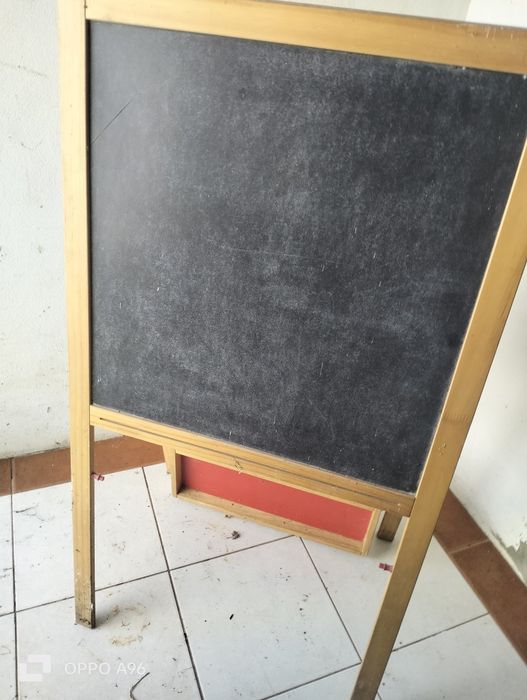 Vendo quadro a zis de um lado e a lápis de cera do outro lado