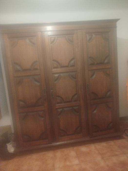 Moveis usados! 2 cómodas com quatro gavetas e dois roupeiros.