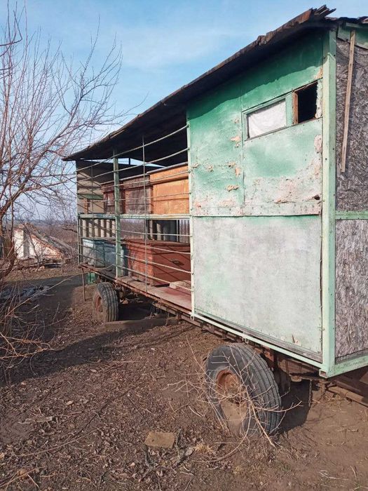 Продам прицеп для бджіл разом з 16 вуликами.