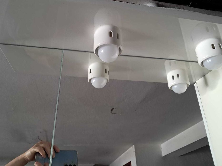 Móvel de Casa de Banho com lavatório e torneira