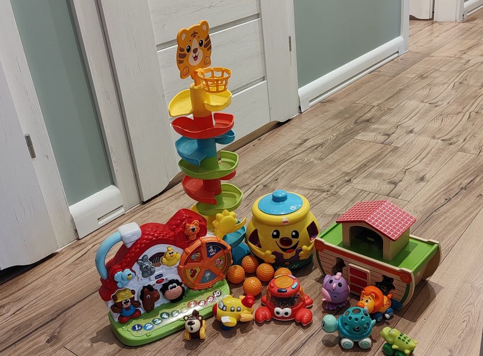 Zabawki dla dziecka 1-2 latka farma Chicco, garnuszek Fisher Price itd