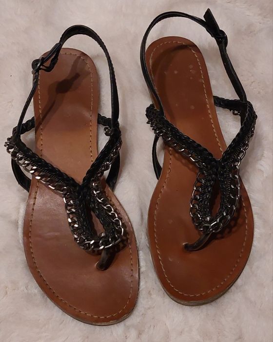 Sprzedam 2 pary butów sandałki rozm. 39