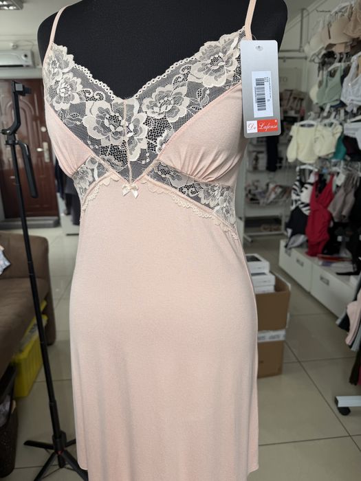 Нічна сорочна віскоза . С/36р колір персик. Тонка бритель