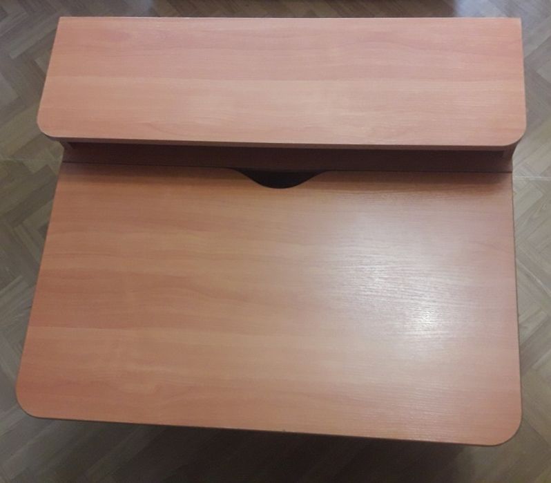 Шкільна парта регульована