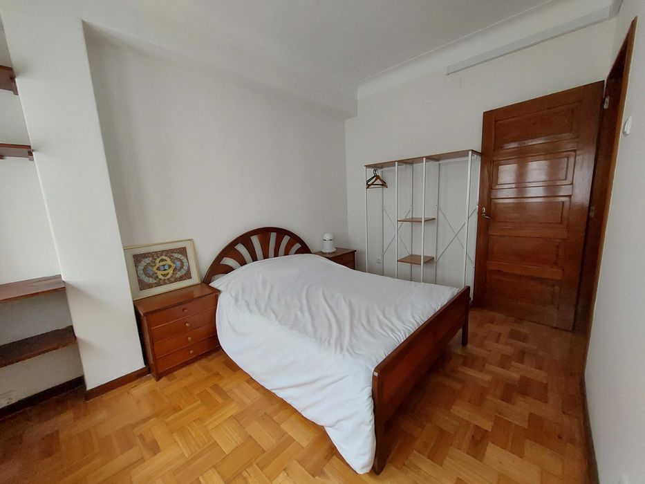 Cama casal cabeceira madeira maciça e folheada vintage cerejeira