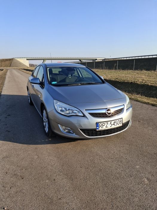 Samochód Opel Astra J