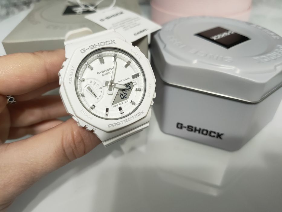 Zegarek G-Shock GMA-P2100-7AER white biały