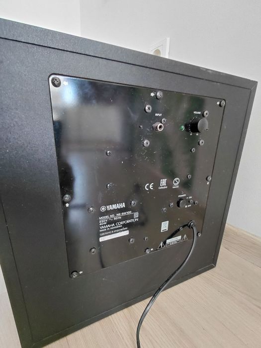 Subwoofer Yamaha  NS - SW100