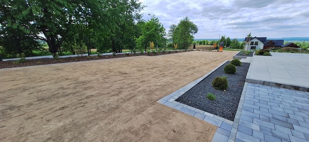 Rownanie terenu ,zakladanie trawnika ,siatki na krety