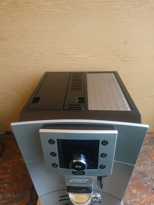Кавоварка Delonghi ESAM5500