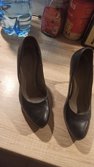 Szpilki czarne 38 ryłko skórzane