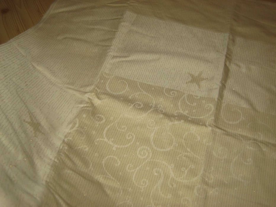 Materiał tkanina na obrus złoto kremowy gwiazdki  180 / 180 cm