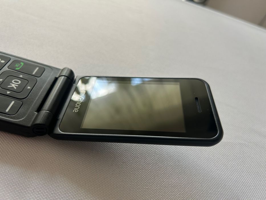 Telefon z klapką myPhone FLIP LTE dla seniora czarny granatowy  komplet