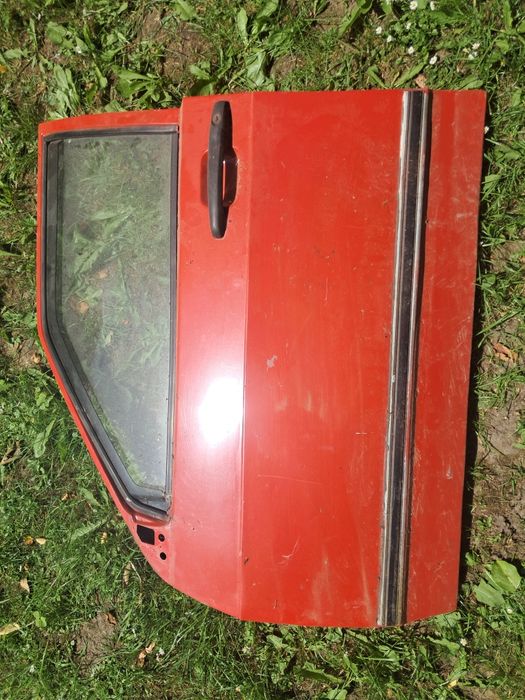 Продам за 4  дверки ціна ваз 2109 червоний колір ц